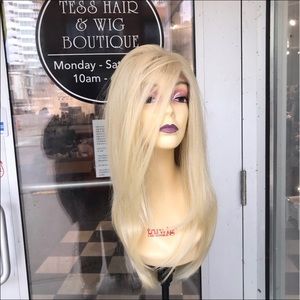 Beautiful lace front wig 6x6 never worn